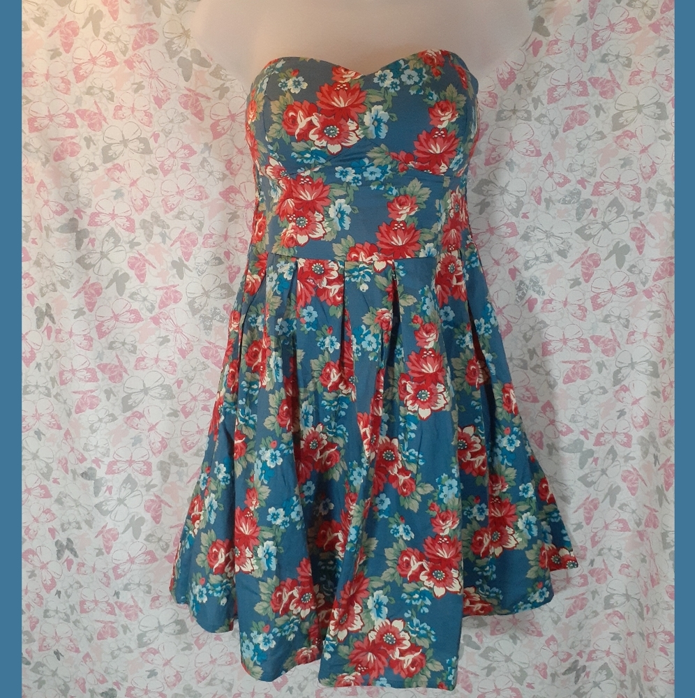 🎉S-HP🎉 *NWOT* Rue21 Strapless Floral Dress